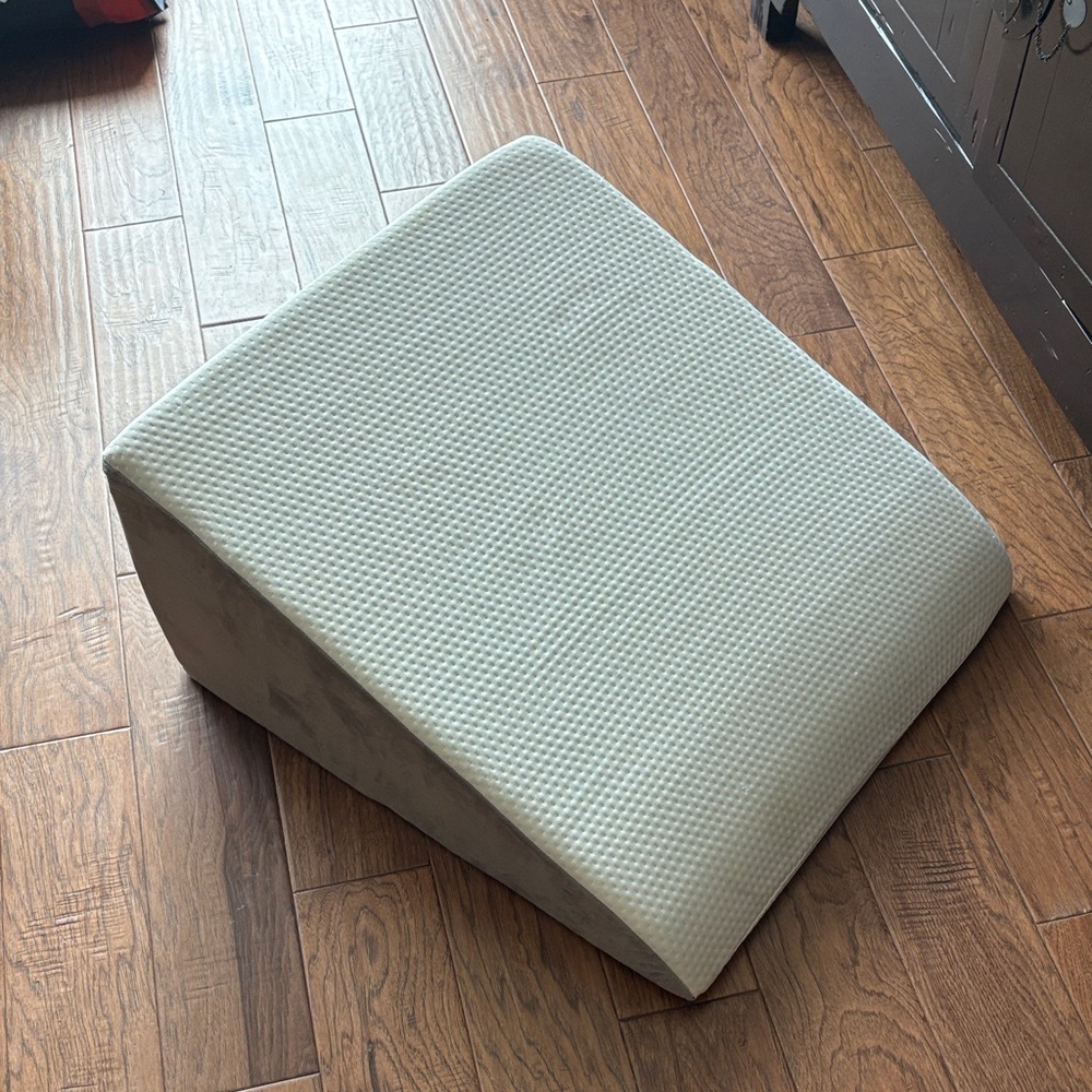 Wedge Pillow
